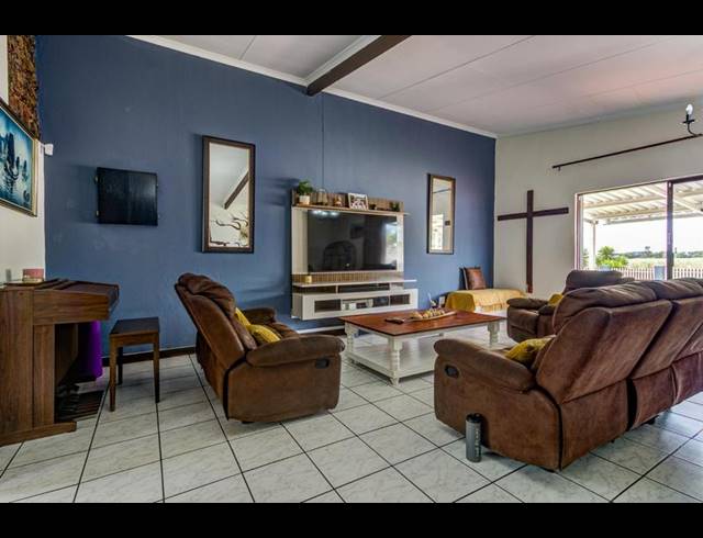 4 BEDROOM HOUSE FOR SALE IN BONAERO PARK